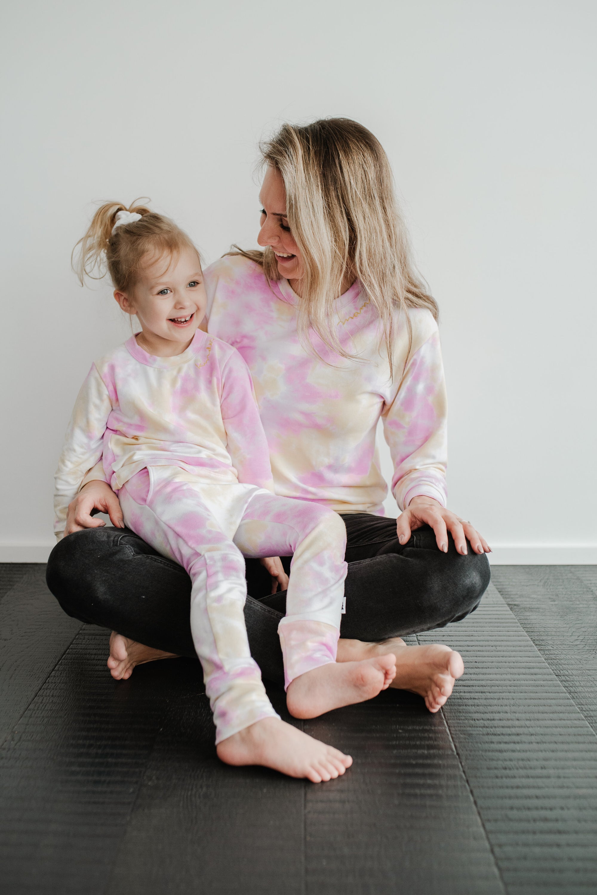 mama play long sleeve - sunny tie dye