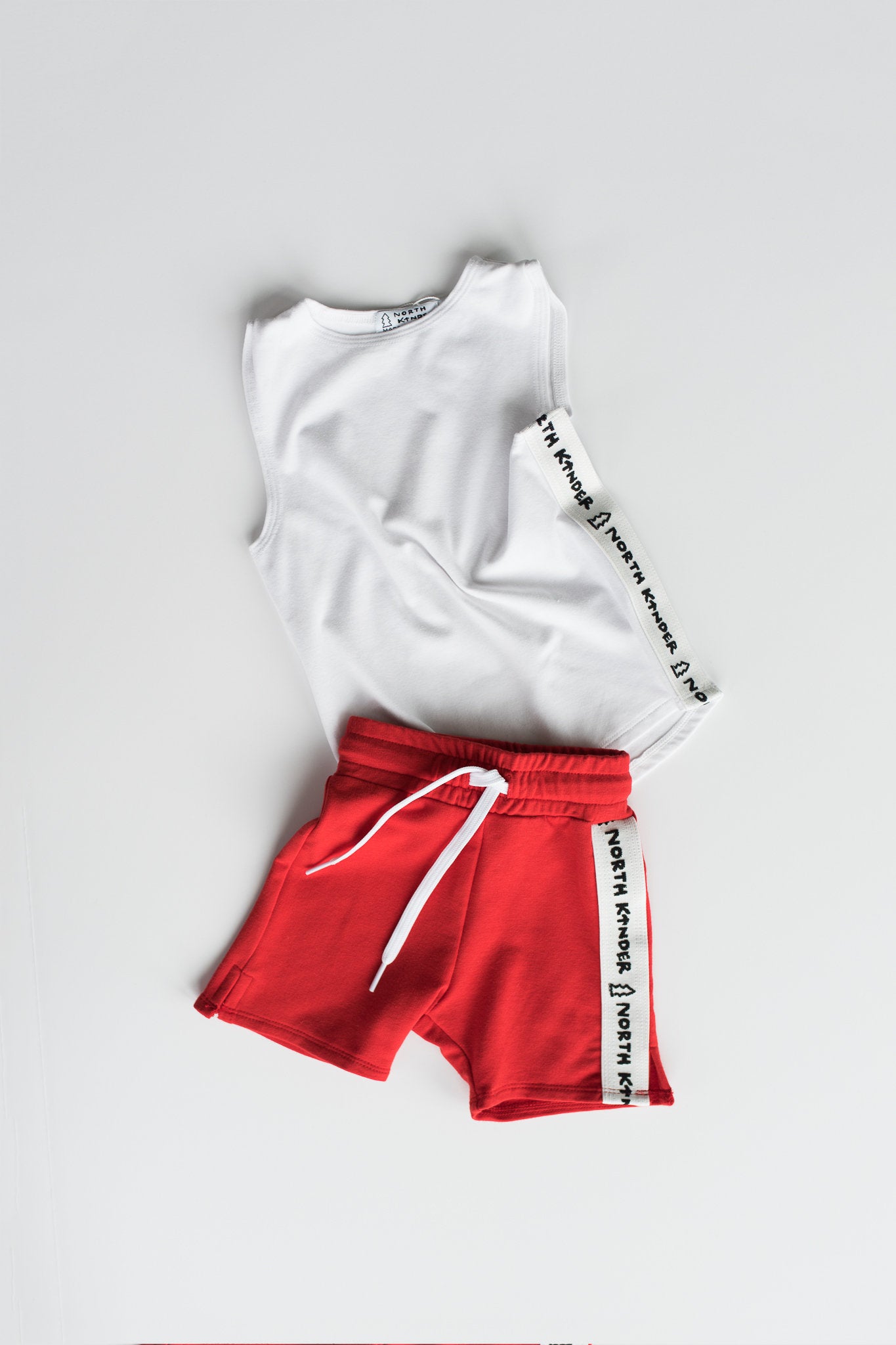 speed shorts - crayon red